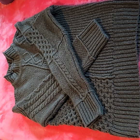 American Eagle Patterened Sweater - Picture 12 of 12